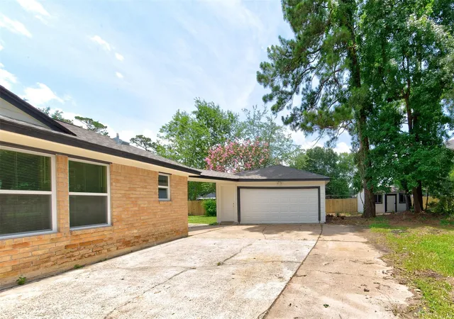 Photo 3 of Sale Pending at 20106 Salzburg Ln, Humble, TX 77338 | MLS# 28024938 | Listing updated on 2026-09-04