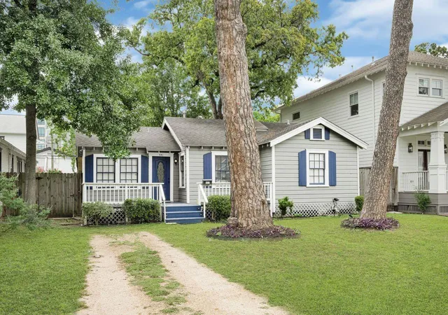 Photo 2 of Sale Pending at 541 W 18th Street, Houston, TX 77008 | MLS# 61845995 | Listing updated on 2026-09-08