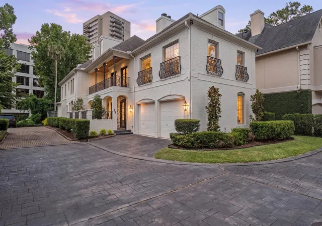 Photo 2 of Single family home for sale at 74 Briar Holw Ln, Houston, TX 77027 | MLS# 76983796 | Listing updated on 2026-09-12
