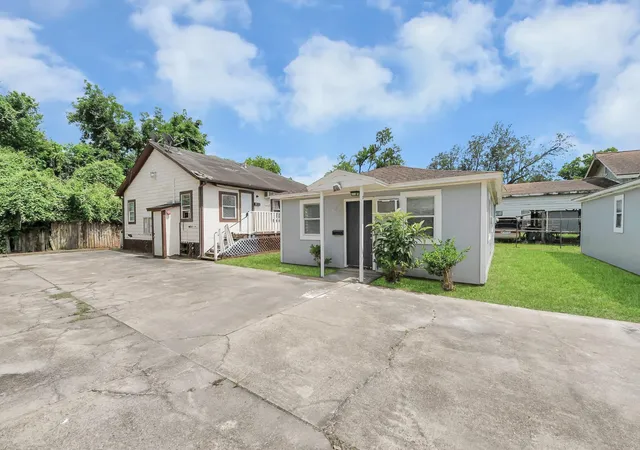 Listing Photo 4 - Condo for sale in building located at 3910 Hoffman St, Houston, TX 77026 - Unit #1