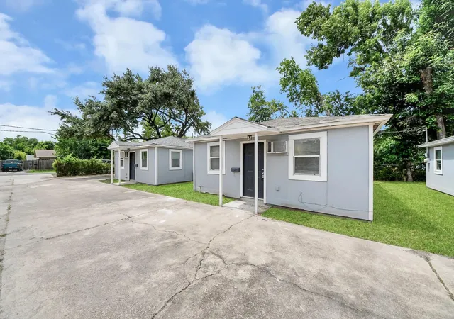 Listing Photo 5 - Condo for sale in building located at 3910 Hoffman St, Houston, TX 77026 - Unit #1