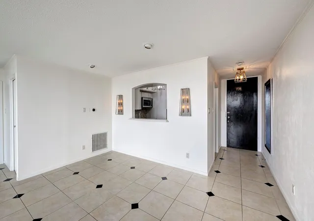 Photo 4 of Condo for sale at 3614 Montrose Blvd #1106, Houston, TX 77006 | MLS# 95203006 | Listing updated on 2026-10-08