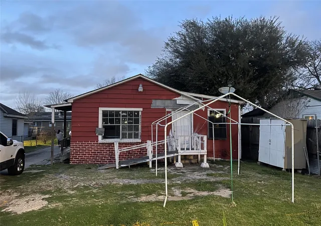 1st image of 7011 Brownsville St, Houston, TX 77020 | MLS# 7235940