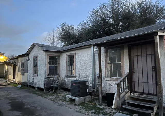 2nd image of 7011 Brownsville St, Houston, TX 77020 | MLS# 7235940