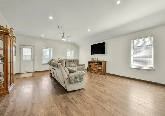 5th image of 9621 Wall St, Texas City, TX 77591 | MLS# 67548756