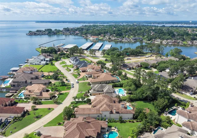 Photo 2 of Sale Pending at 123 Bentwater Bay Dr, Montgomery, TX 77356 | MLS# 80664253 | Listing updated on 2026-09-17