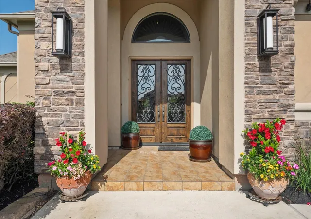 Photo 3 of Sale Pending at 123 Bentwater Bay Dr, Montgomery, TX 77356 | MLS# 80664253 | Listing updated on 2026-09-17