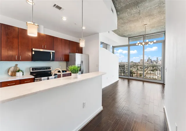 1st image of 5925 Almeda Rd #12711, Houston, TX 77004 | MLS# 41110979