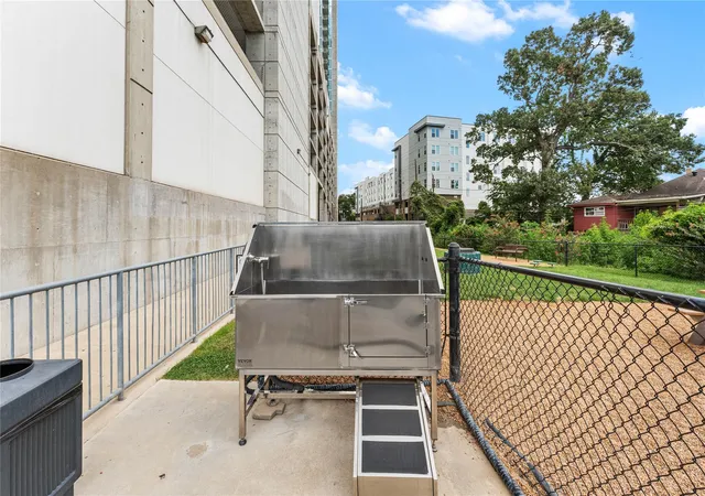 2nd image of 5925 Almeda Rd, Houston, TX 77004
