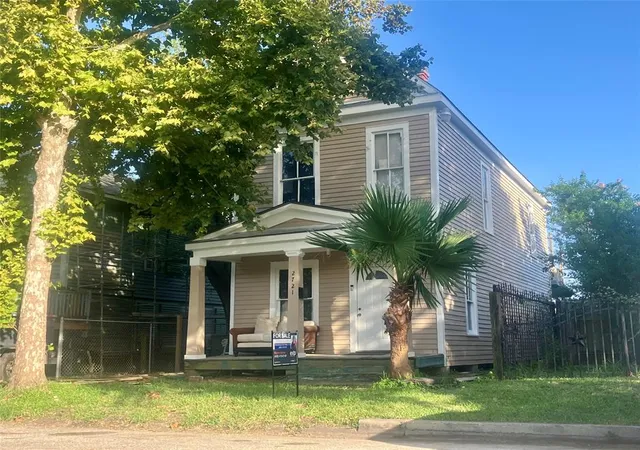 Homes for sale in Galveston, TX | 2721 P 1/2 Ave, Galveston, TX 77550 | MLS# 10840246