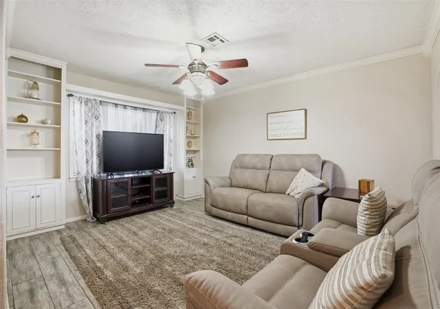 3rd image of 308 Moody Ave, League City, TX 77573 | MLS# 31020490