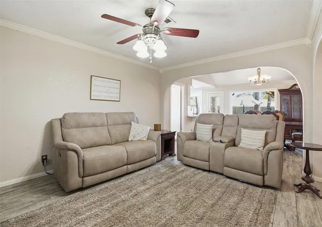 4th image of 308 Moody Ave, League City, TX 77573 | MLS# 31020490