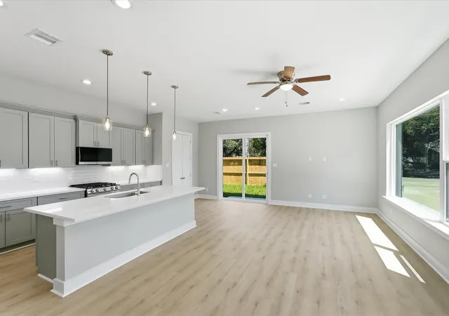 3rd image of 1935 - 1937 Dewalt St, Houston, TX 77088 | MLS# 18846198