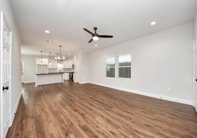 Photo 3 of Townhouse for sale at 6910 J W Peavy Dr, Houston, TX 77011 | MLS# 73657668 | Listing updated on 2026-08-19