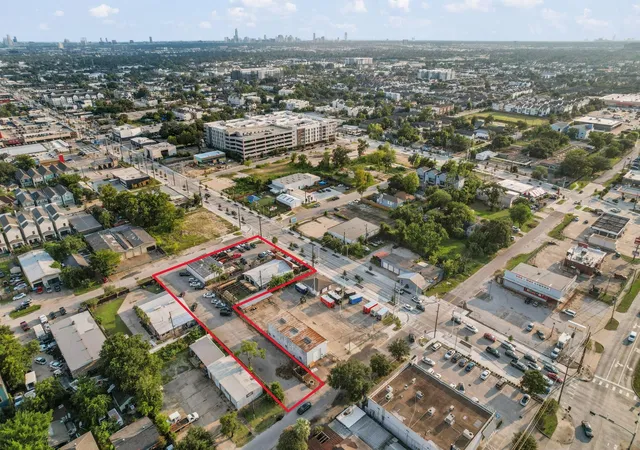 4th image of 2708 N Shepherd Dr, Houston, TX 77008 | MLS# 81278415