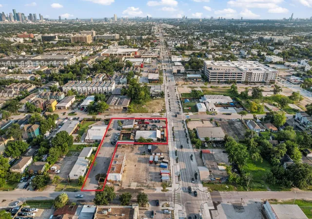 5th image of 2708 N Shepherd Dr, Houston, TX 77008 | MLS# 81278415