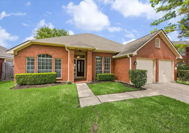 Photo 2 of Sale Pending at 4135 N Nolan Pl, Pearland, TX 77584 | MLS# 46239351 | Listing updated on 2026-09-20