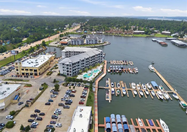 Listing Photo 2 - Condo for sale in building located at 199 Waterpoint Ct, Conroe, TX 77356 - Unit #106