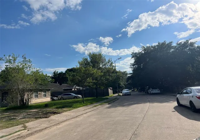 2nd image of 5534 Bataan Rd, Houston, TX 77033 | MLS# 71497131