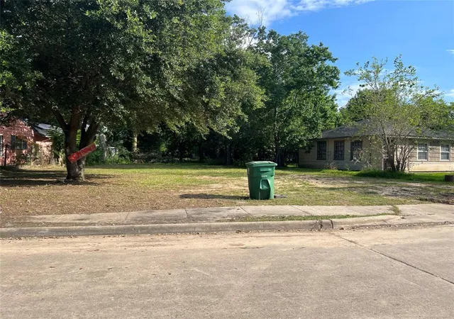 3rd image of 5534 Bataan Rd, Houston, TX 77033 | MLS# 71497131