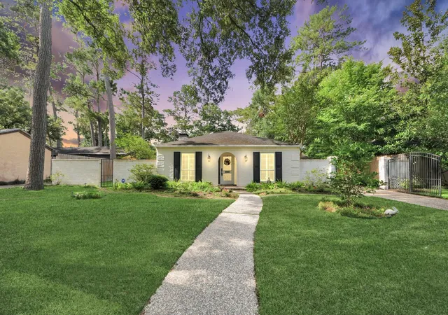 2nd image of 10115 Holly Springs Dr, Houston, TX 77042 | MLS# 94931524