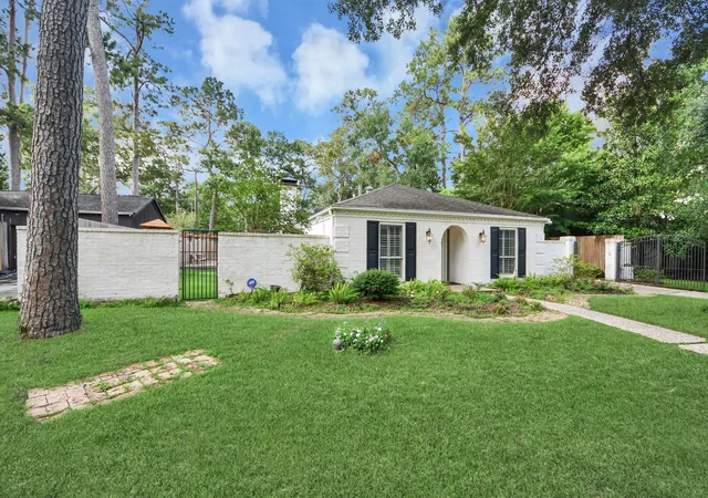 3rd image of 10115 Holly Springs Dr, Houston, TX 77042 | MLS# 94931524
