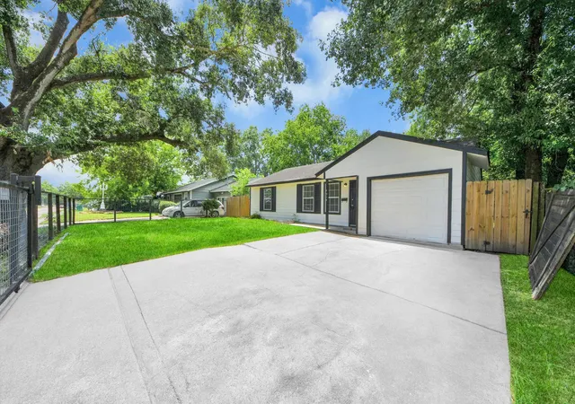 Photo 1 of Single family home for sale at 4914 Enyart St, Houston, TX 77021 | MLS# 27874505 | Listing updated on 2026-09-04