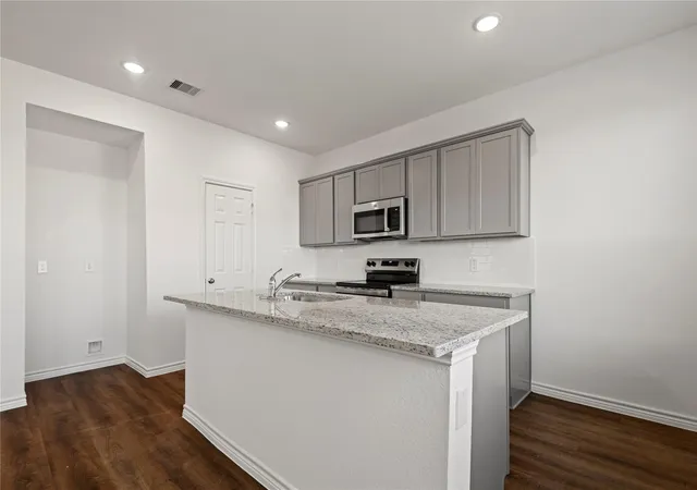 2nd image of 826 Stoney Point Ln, Dayton, TX 77535 | MLS# 43983958