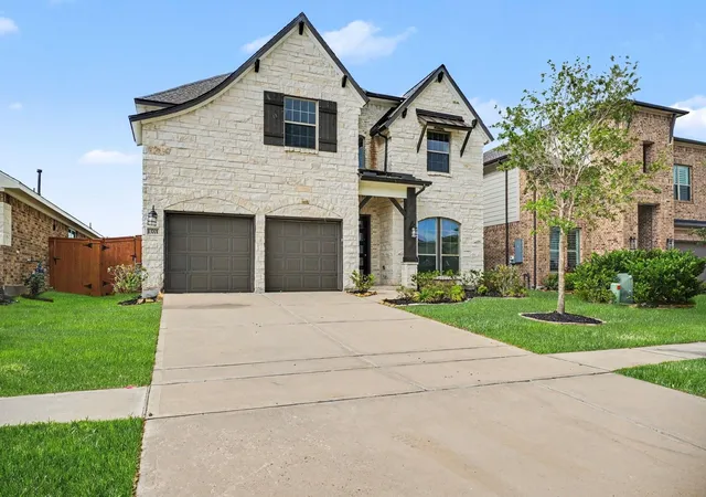 2nd image of 13701 Seneca Lake Dr, La Marque, TX 77568 | MLS# 89659734
