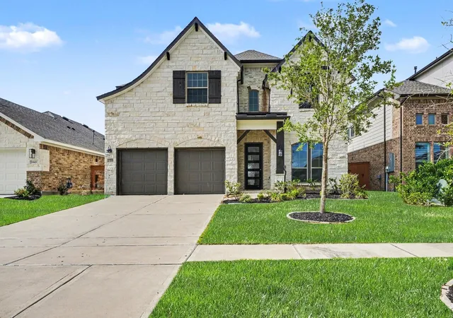 Photo 3 of Single family home for sale at 13701 Seneca Lake Dr, La Marque, TX 77568 | MLS# 89659734 | Listing updated on 2026-10-07