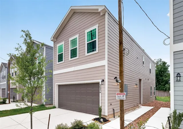 Photo 3 of Single family home for sale at 9022 Madera Rd #A, Houston, TX 77078 | MLS# 55371510 | Listing updated on 2026-09-09