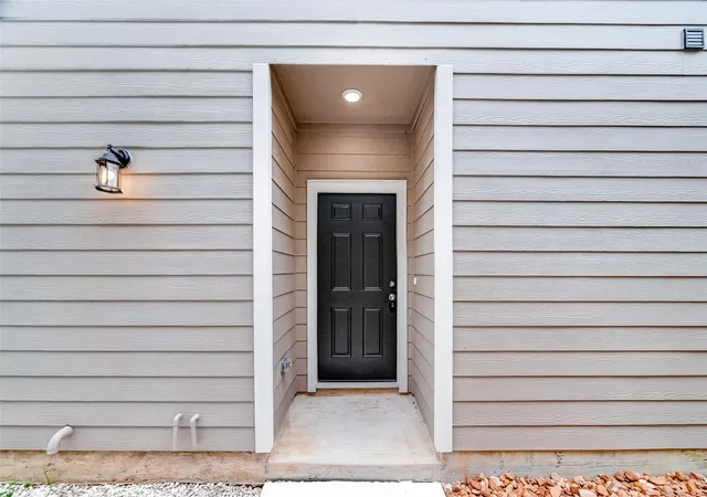 Photo 4 of Single family home for sale at 9022 Madera Rd #A, Houston, TX 77078 | MLS# 55371510 | Listing updated on 2026-09-09