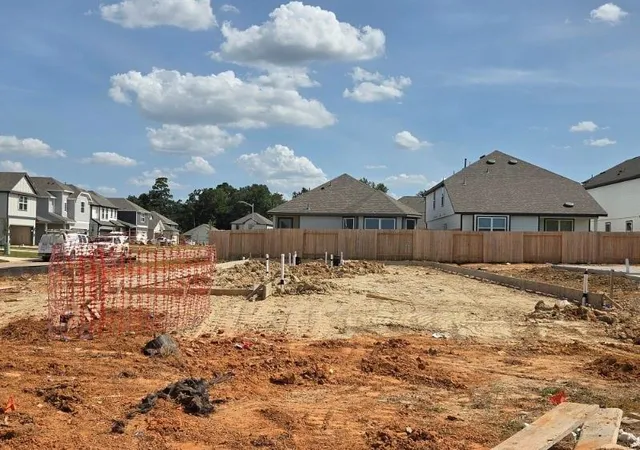 Photo 2 of Single family home for sale at 2305 Nooksack Dr, Conroe, TX 77384 | MLS# 20050125 | Listing updated on 2026-08-07
