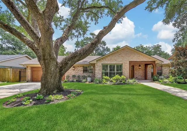 1st image of 511 S Pecan St, Tomball, TX 77375 | MLS# 86548910