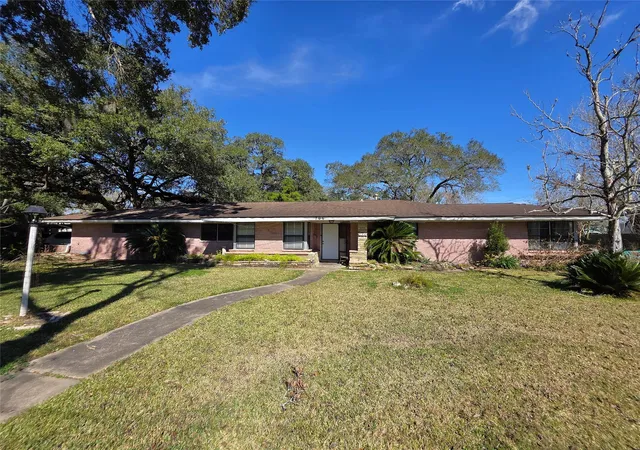 Homes for sale in Sweeny, TX | 706 Maple St, Sweeny, TX 77480 | MLS# 12470672