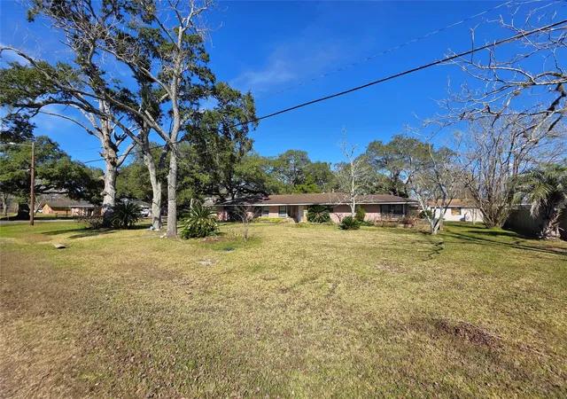 Homes for sale in Sweeny, TX | 706 Maple St, Sweeny, TX 77480 | MLS# 12470672