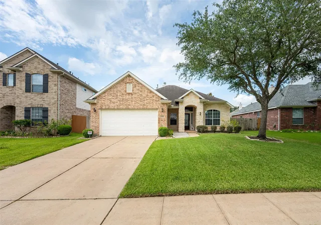 Photo 2 of Sale Pending at 13815 Normandy Ct, Sugar Land, TX 77498 | MLS# 71222853 | Listing updated on 2026-09-28