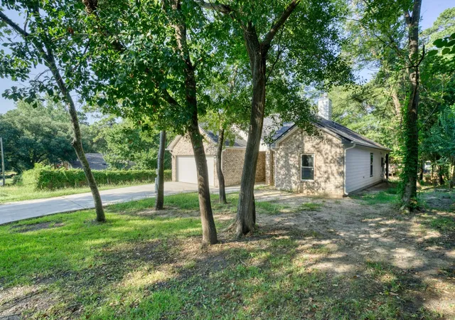 3rd image of 1112 Holly Springs, Huntsville, TX 77320 | MLS# 91220370
