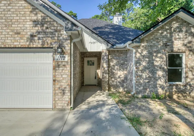 4th image of 1112 Holly Springs, Huntsville, TX 77320 | MLS# 91220370