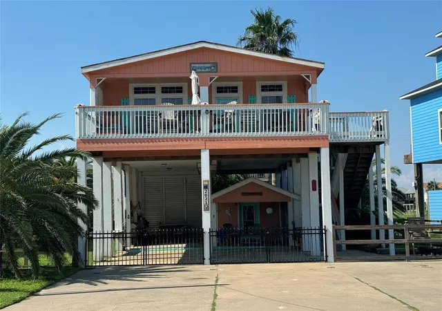 Photo 1 of Single family home for sale at 2021 Vista Dr, Port Bolivar, TX 77650 | MLS# 9016738 | Listing updated on 2025-11-05