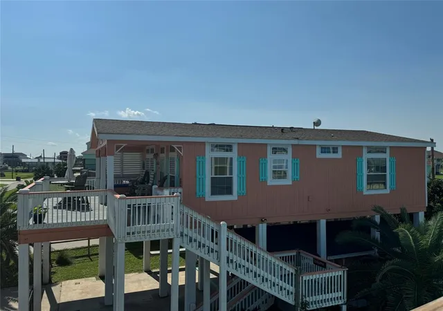 Photo 3 of Single family home for sale at 2021 Vista Dr, Port Bolivar, TX 77650 | MLS# 9016738 | Listing updated on 2025-11-05