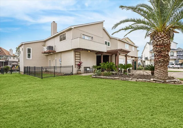 2nd image of 115 Bamaku Bnd, Galveston, TX 77554 | MLS# 58764253