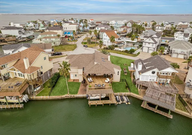 4th image of 115 Bamaku Bnd, Galveston, TX 77554 | MLS# 58764253