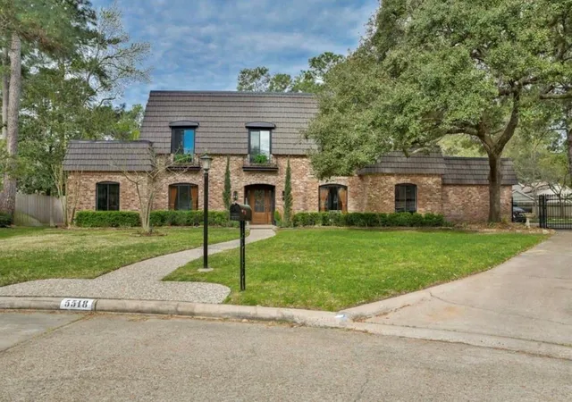 Photo 2 of Single family home for sale at 5518 Three Oaks Cir, Houston, TX 77069 | MLS# 69329772 | Listing updated on 2026-08-05