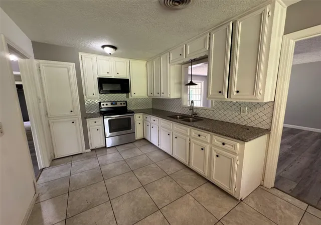 3rd image of 311 Alta Vista Dr, Pasadena, TX 77502 | MLS# 27694253