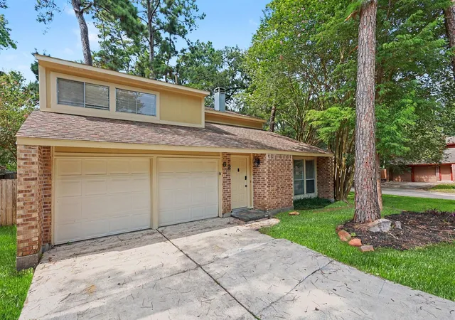 Photo 2 of Single family home for sale at 62 W Timberspire Ct, Spring, TX 77380 | MLS# 90073168 | Listing updated on 2026-08-20