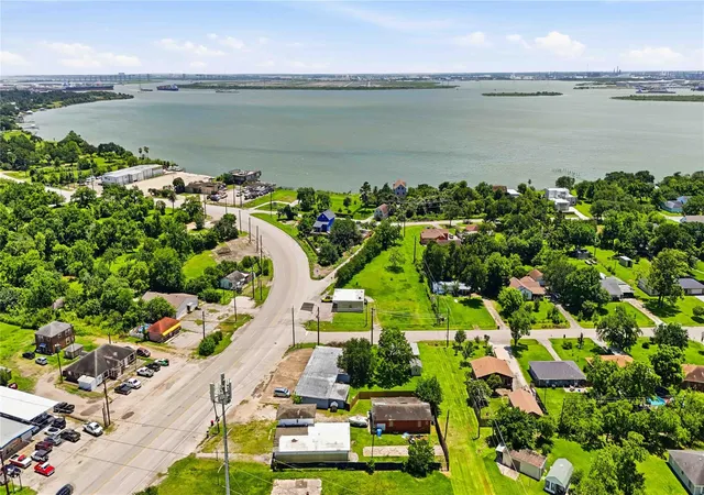 1st image of 6105 Bayway Dr, Baytown, TX 77520 | MLS# 67342644