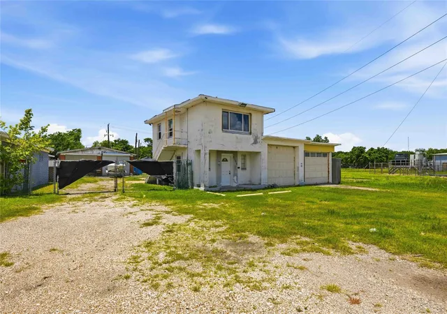 3rd image of 6105 Bayway Dr, Baytown, TX 77520 | MLS# 67342644