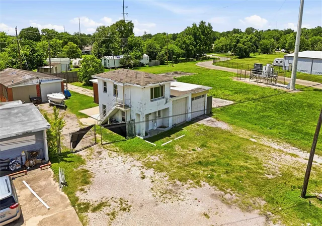 4th image of 6105 Bayway Dr, Baytown, TX 77520 | MLS# 67342644