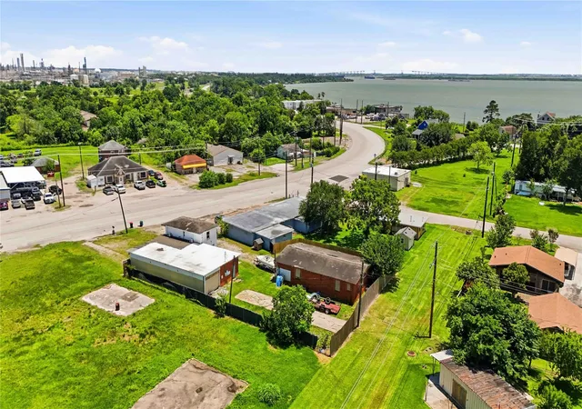5th image of 6105 Bayway Dr, Baytown, TX 77520 | MLS# 67342644
